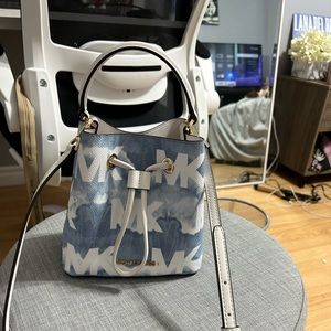 Micheal Kors bucket bag